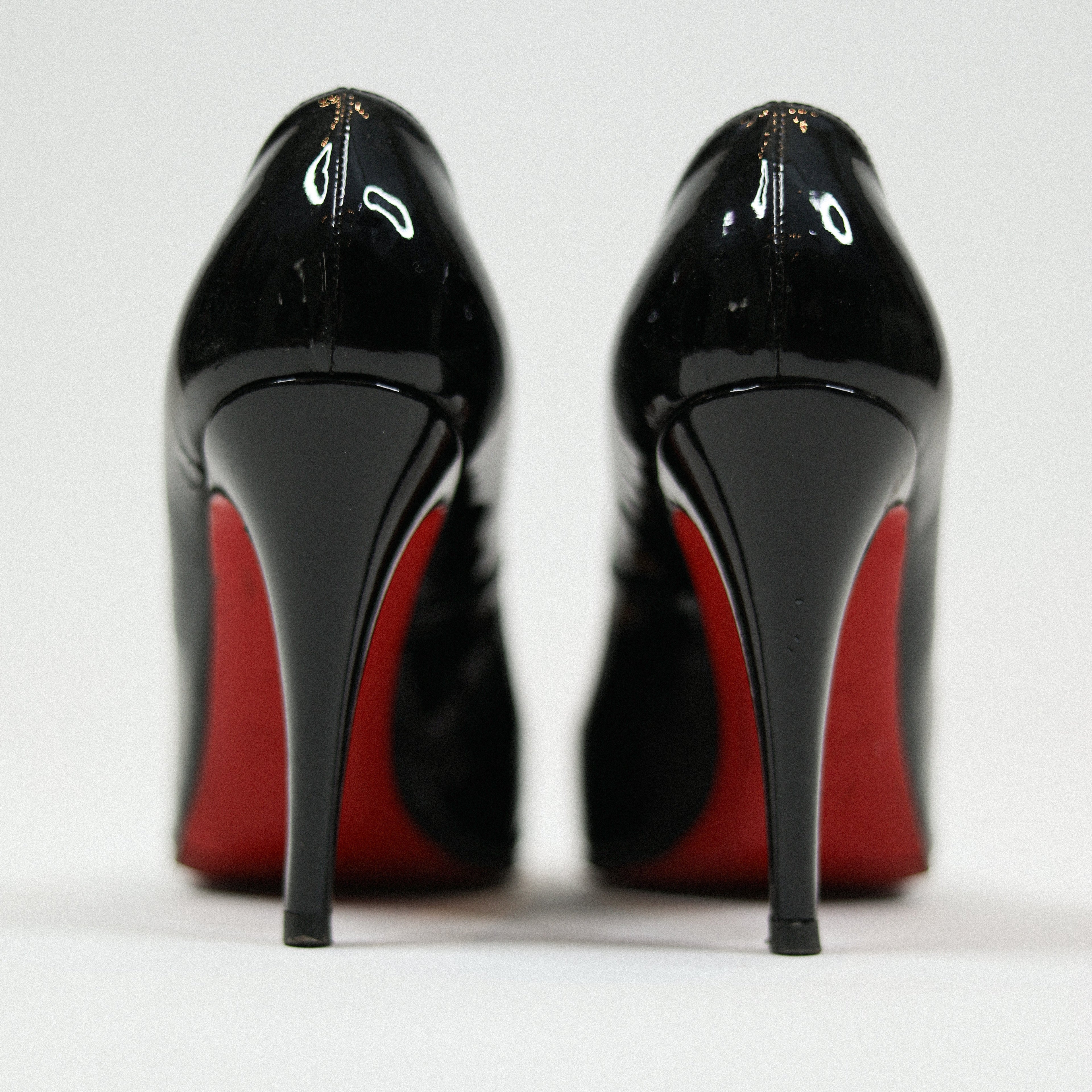 Christian Louboutin Dolly Patent Leather Pump Sz 38 1/2