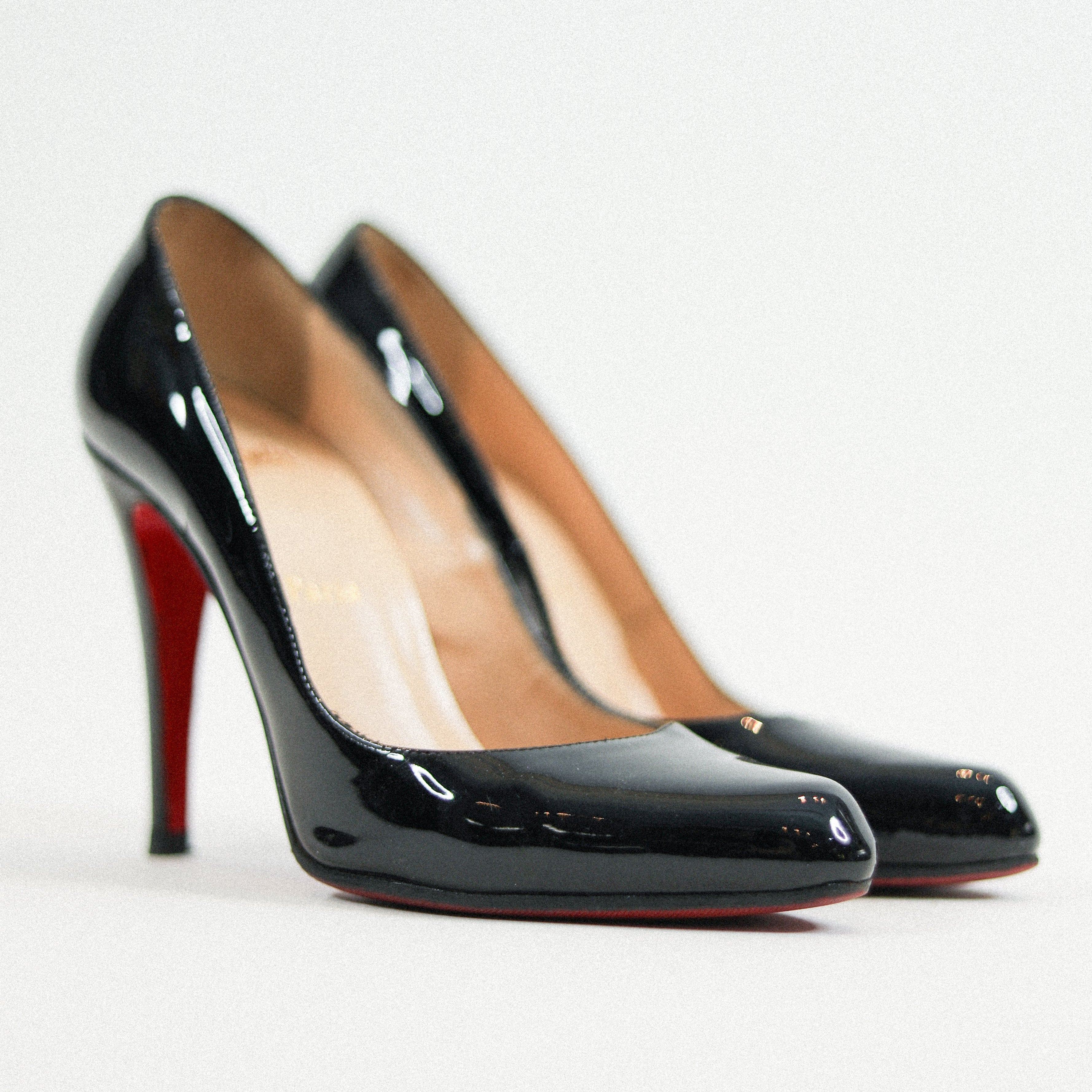 Christian Louboutin Dolly Patent Leather Pump Sz 38 1/2